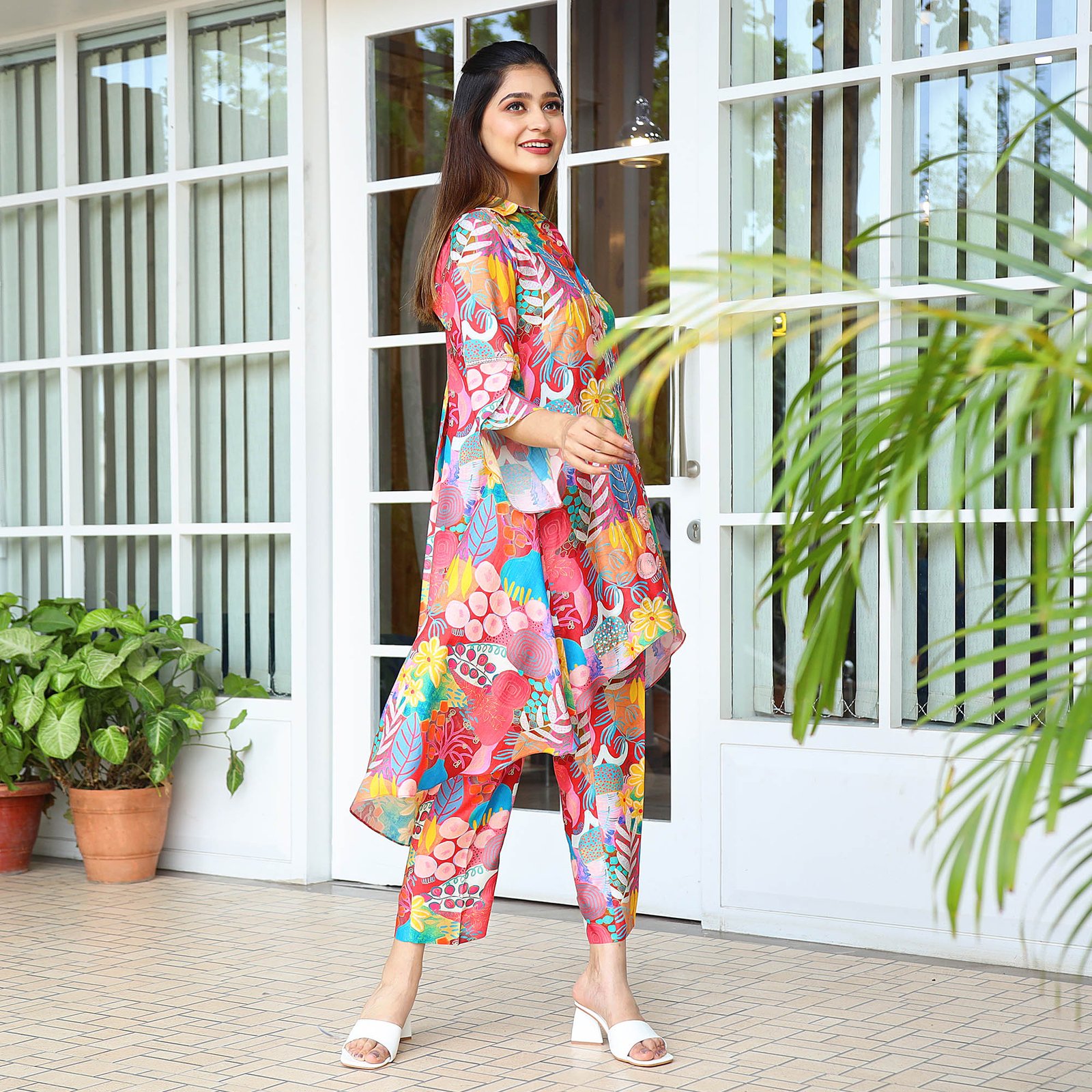 Printed co-ord set- Flared relaxed Fit tuic with printed fitted pants — alternate view 3