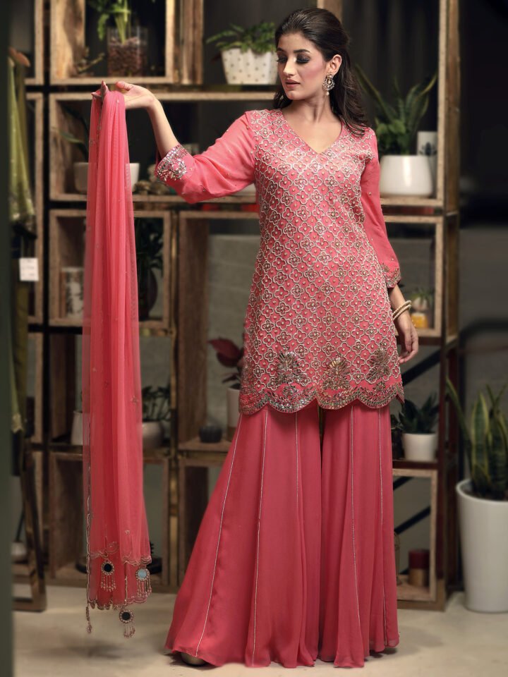 Short kurta with Kalidaar gharara with Tulle Duaptta