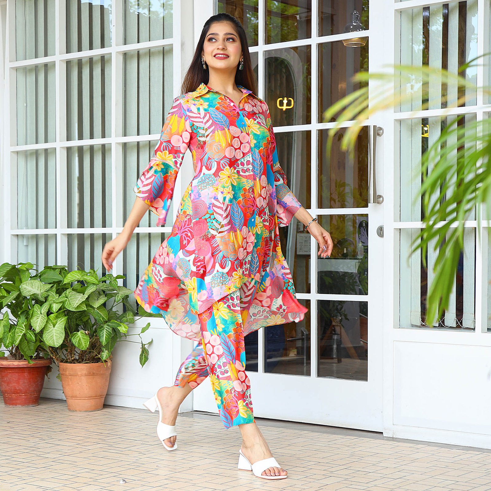 Printed co-ord set- Flared relaxed Fit tuic with printed fitted pants — alternate view 4
