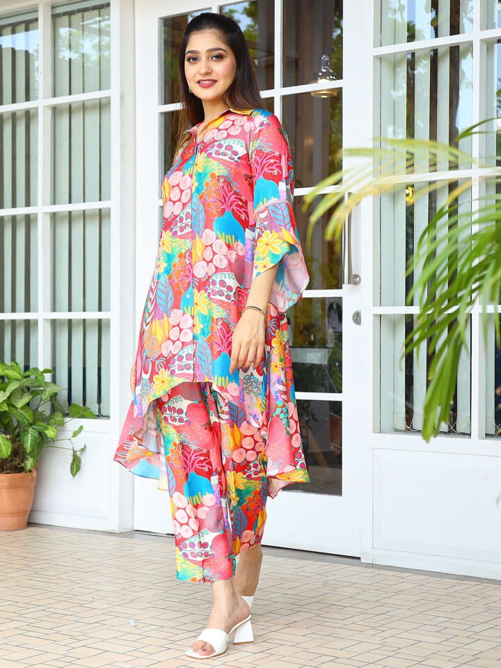 Printed co-ord set- Flared relaxed Fit tuic with printed fitted pants — alternate view 2